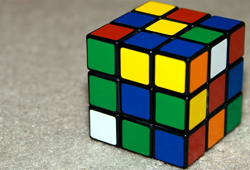 Kubik Rubiki ən sürətli yığan robot